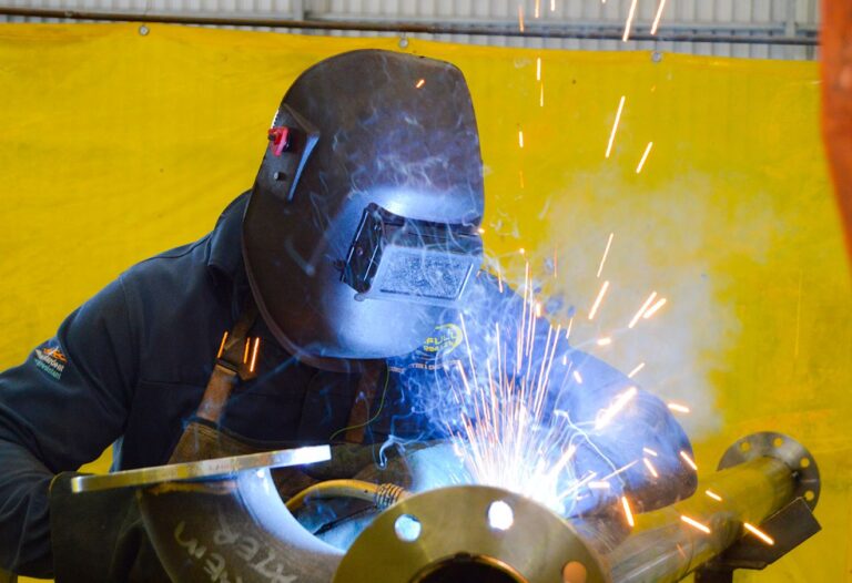 STEEL FABRICATION VS MANUFACTURING: THE DIFFERENCE BETWEEN MANUFACTURING AND FABRICATION?